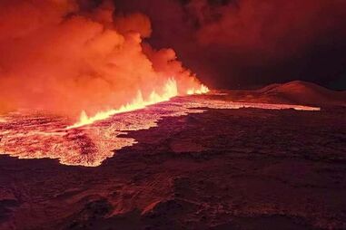 Vulcão entra em erupção na Islândia 
