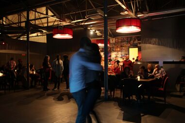 B.Leza faz 28 anos com uma festa que levará alguns convidados ao palco