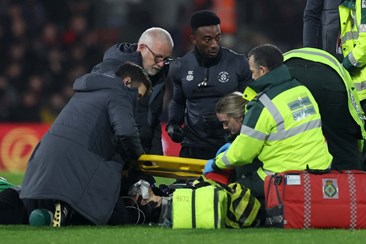 Jogador do Luton Town sofre paragem cardíaca e colapsa em campo - Futebol -  Correio da Manhã