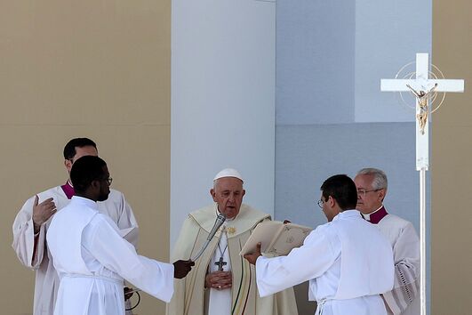 2023-12-29_14_23_35 2023-08-06T080455Z_1956828894_RC28I2AWAV5I_RTRMADP_3_POPE-PORTUGAL.JPG