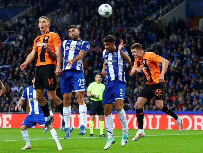 O FC Porto venceu o Shakhtar e garantiu a passagem aos oitavos de