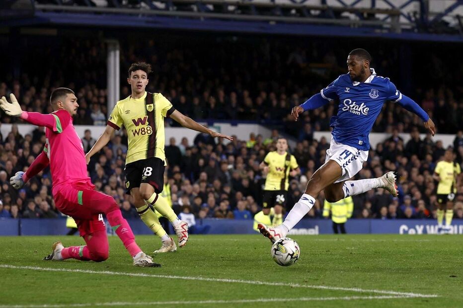 Português Beto, avançado do Everton