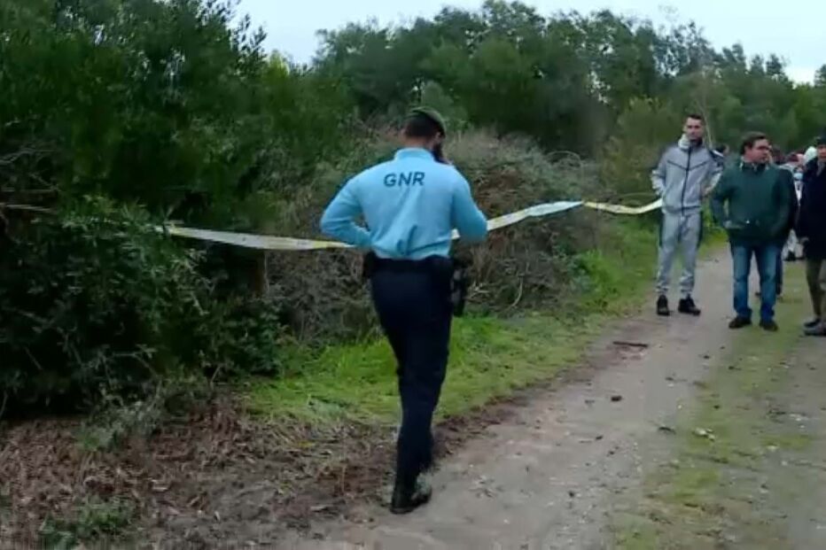 GNR cria perímetro de segurança no local onde populares descobriram saco com vestígios de sangue