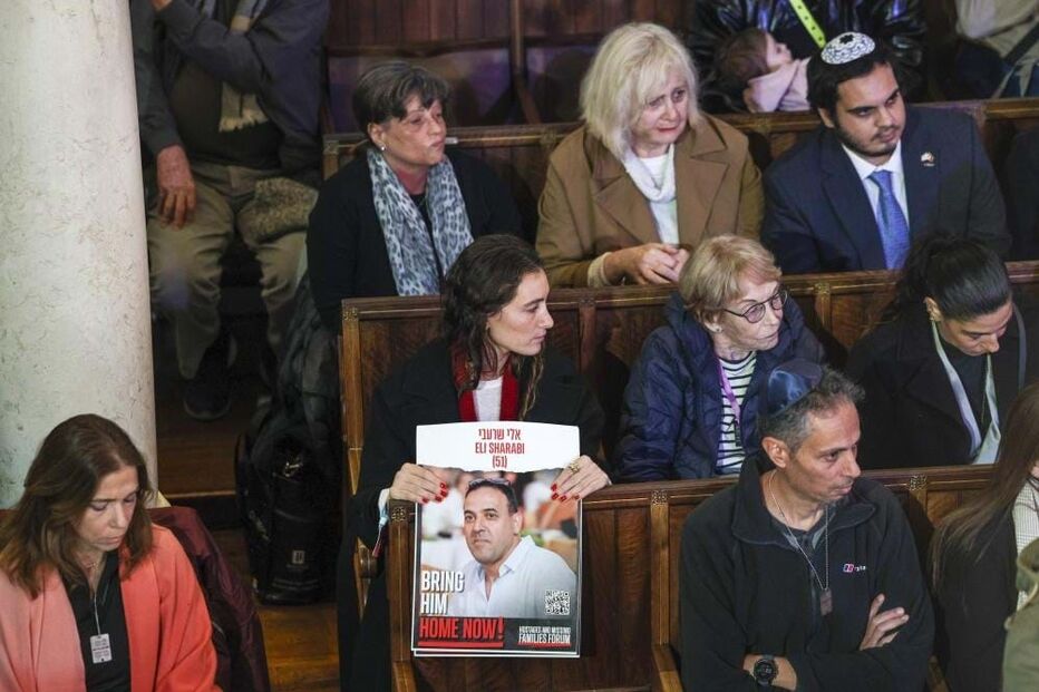 Oração na sinagoga de Lisboa