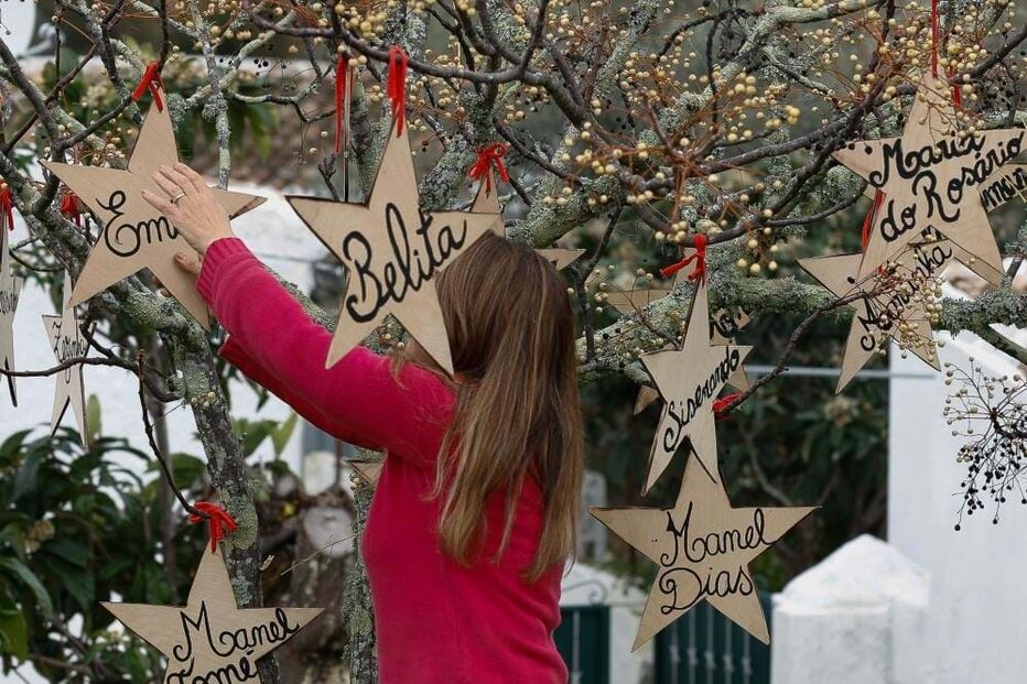 Aldeia de Parises celebra Natal pela primeira vez com sobrantes da natureza 