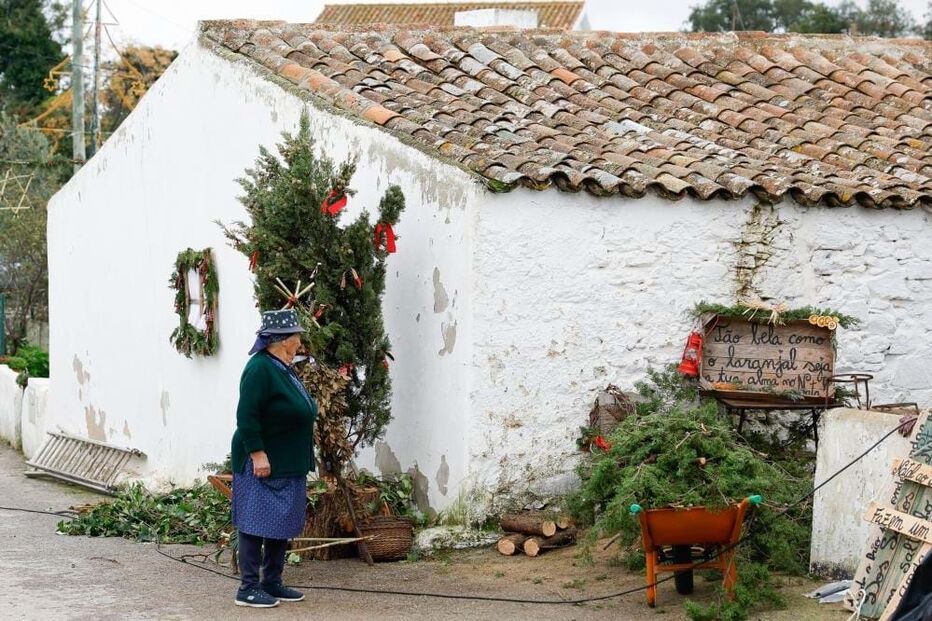Aldeia de Parises celebra Natal pela primeira vez com sobrantes da natureza 