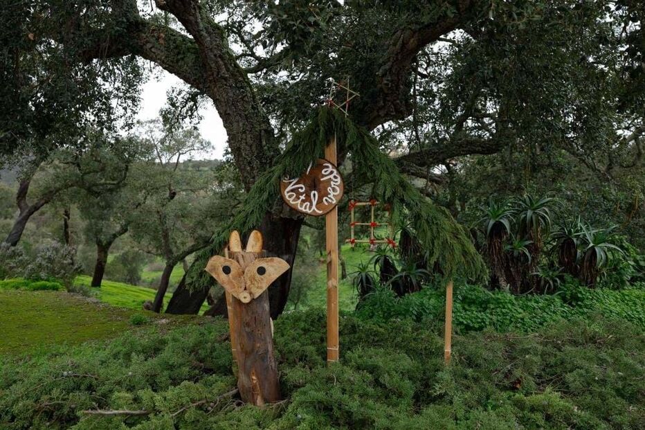 Aldeia de Parises celebra Natal pela primeira vez com sobrantes da natureza 