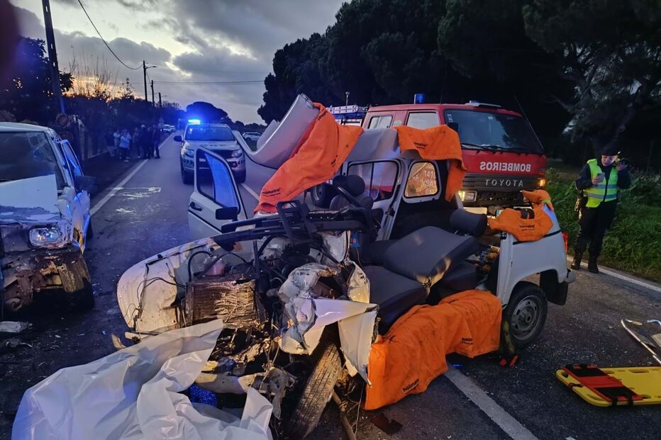 Colisão entre dois carros na EN 251 em Coruche