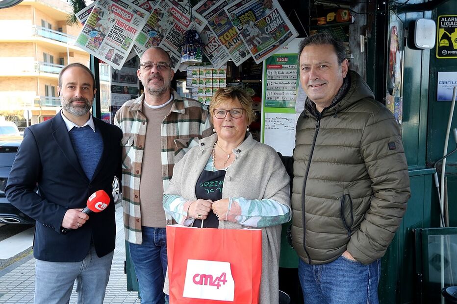Manuel J. Bento, Paulo João Santos (diretor executivo do CM), Celeste Milhazes e José Carlos Castro (diretor-adjunto CM/CMTV) no Varzim Quiosque, na Póvoa de Varzim