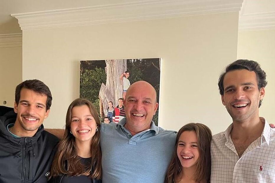 Nuno Graciano com os quatro filhos: Gonçalo, Tomás, Matilde e Maria