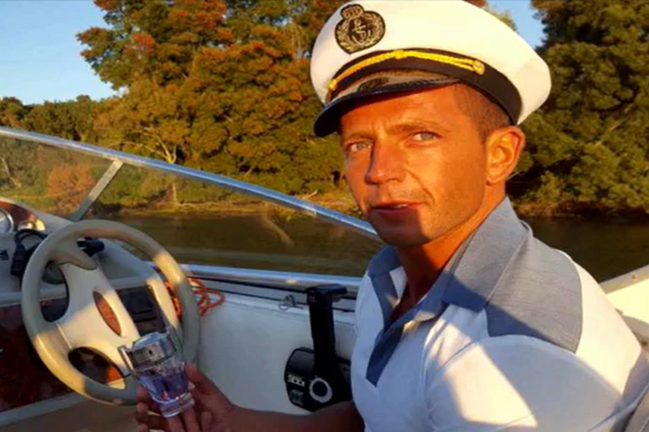 Padre ‘sexy’ denuncia burla com o seu livro