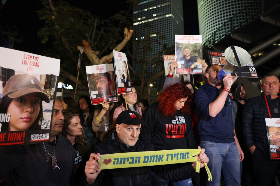 Centenas de manifestantes exigem nova trégua para libertar reféns