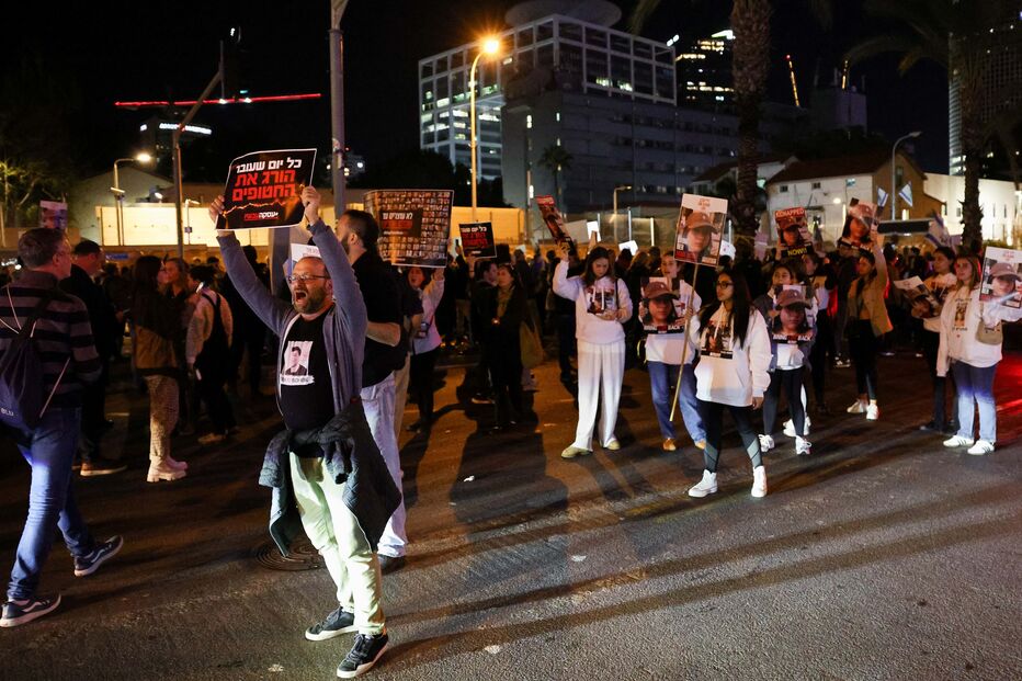 Centenas de manifestantes exigem nova trégua para libertar reféns