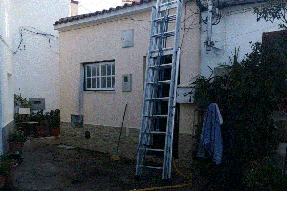 Incêndio deflagrou nas águas-furtadas de uma csa em Benavente