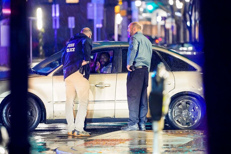 Carro colide com veículo da comitiva de Joe Biden