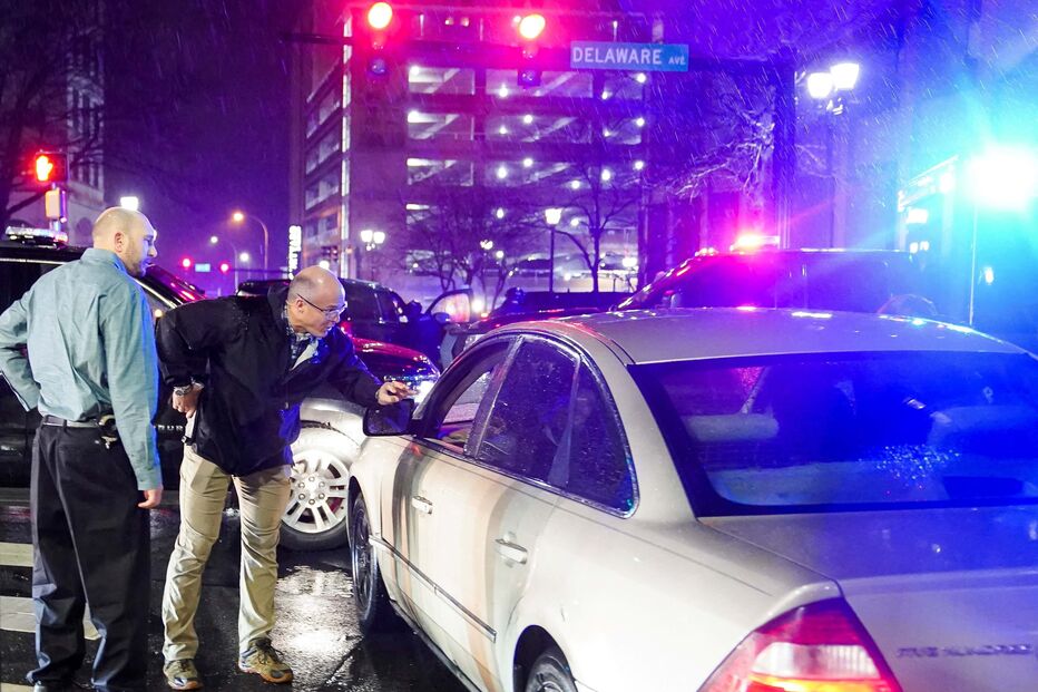 Carro colide com veículo da comitiva de Joe Biden