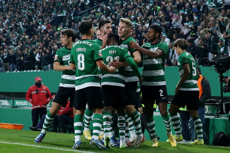 Jogadores do Sporting festejam golo marcado ao FC Porto