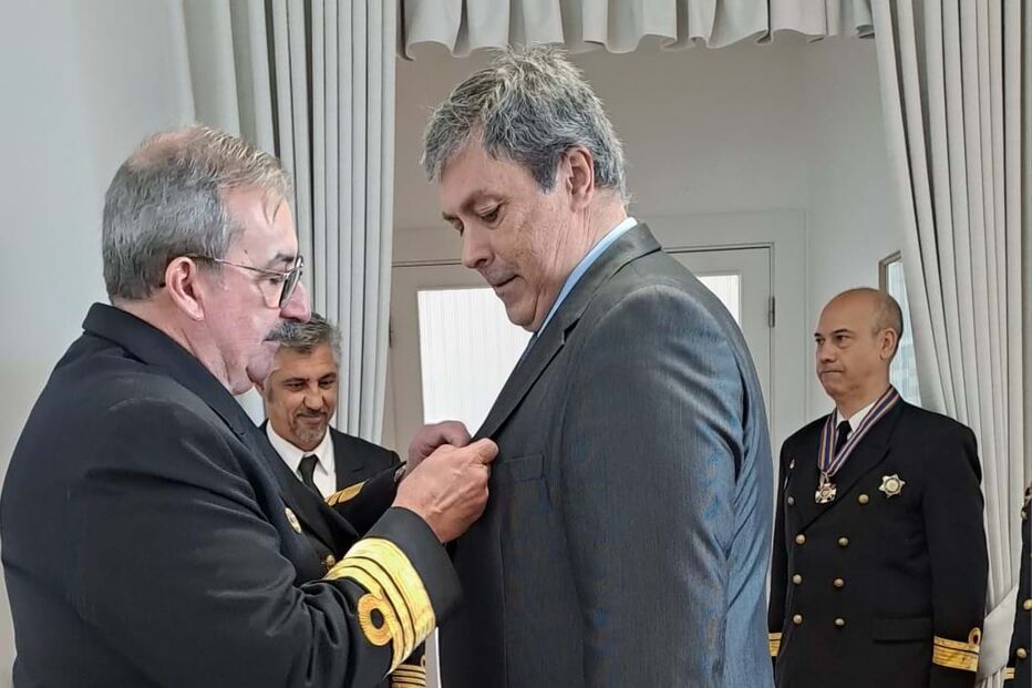 Vítor Ananias agraciado com  a Cruz Policial Marítima de 2ª classe