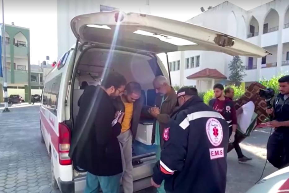 Cirurgiões só têm gaze e desinfetante para tratar feridos nos hospitais de campanha em Gaza