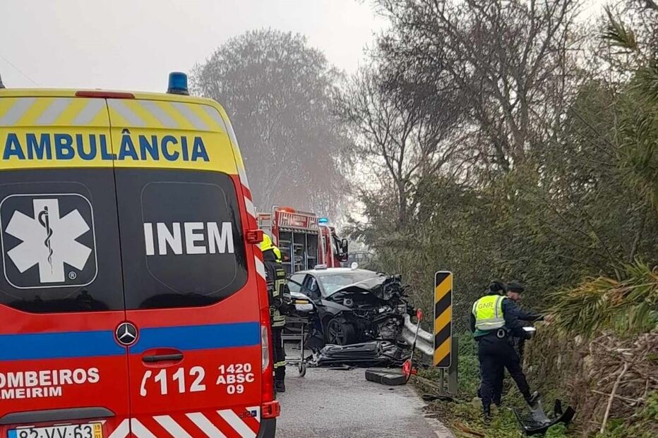 Colisão frontal provoca três feridos graves em Alpiarça
