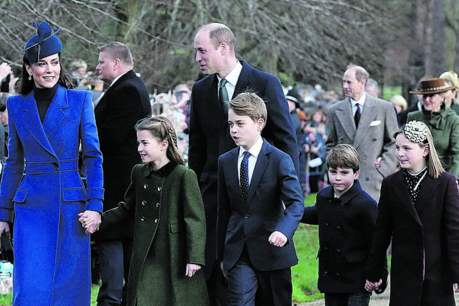 Família realeza unida na tradicional missa de natal 
