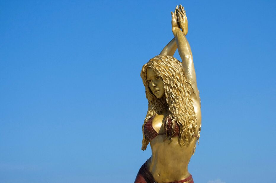 Estátua gigante de Shakira na Colômbia