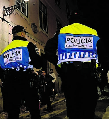 Two men arrested for drug dealing and illegal weapon in Lisbon