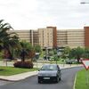 <![CDATA[ Grupo de mais de 50 pessoas força entrada nas Urgências de Abrantes para exigir reanimação de homem ]]>