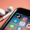 <![CDATA[ Comissão Europeia conclui que 'designs' do Facebook e Instagram viciam ]]>