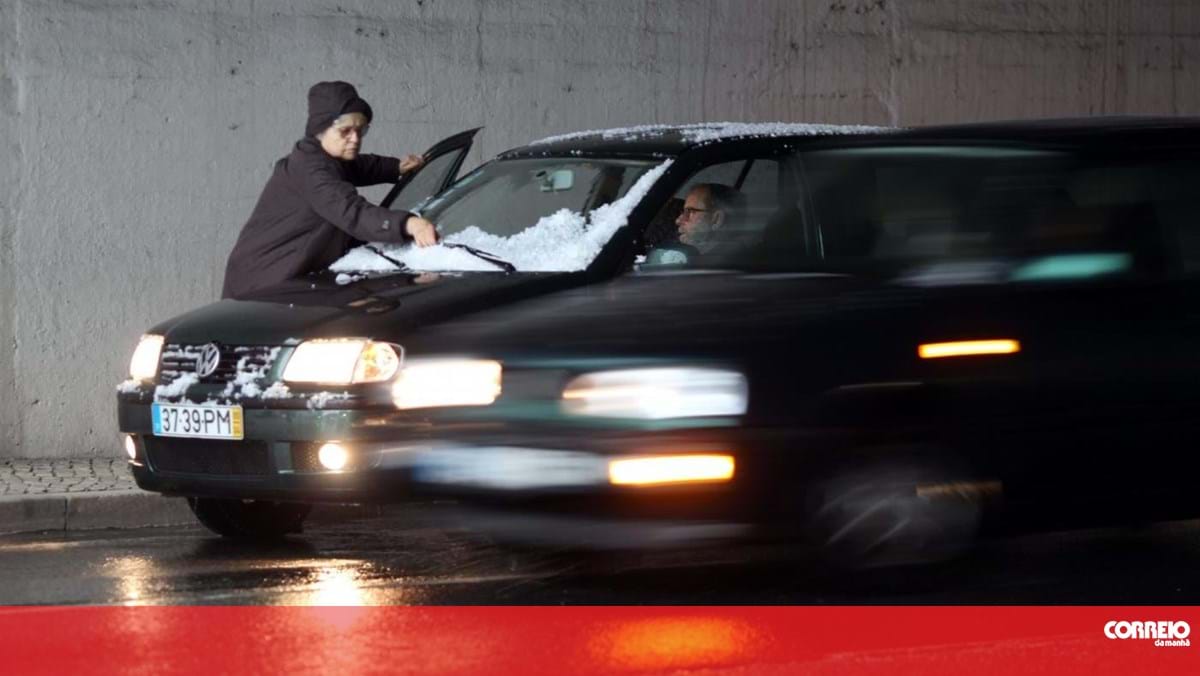 Quer acabar com o gelo no para-brisas do carro? A GNR explica o que deve fazer