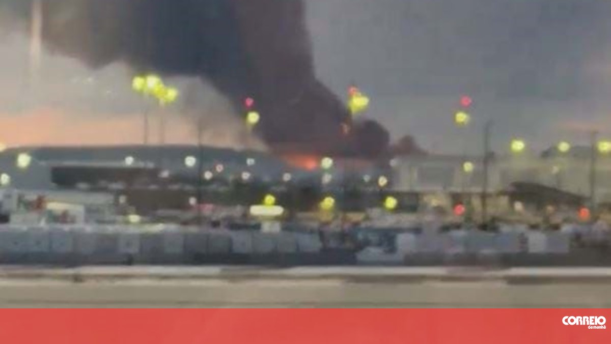 Incêndio deflagra em zona industrial em Nova Jersey