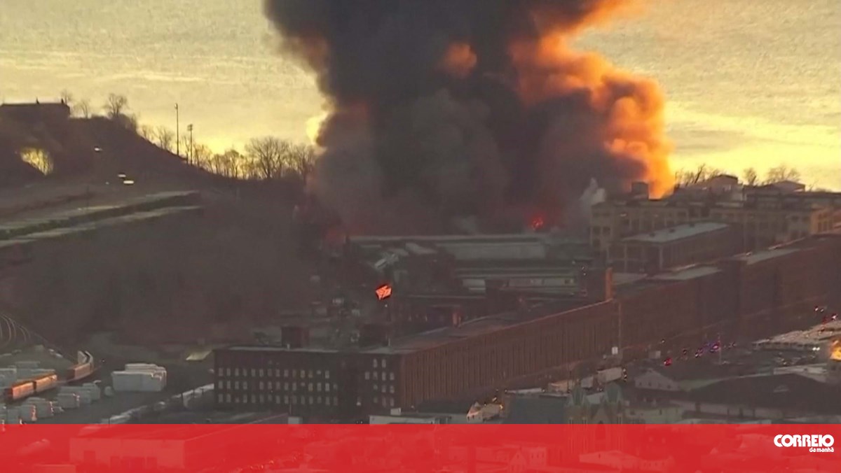 Incêndio deflagra em zona industrial de New Jersey