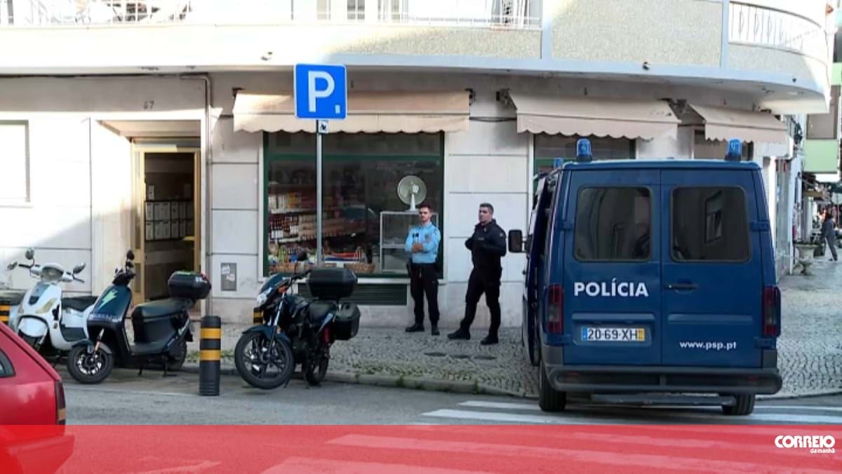 Homem assalta farmácia pela segunda vez e barrica-se no prédio onde vive em Campo de Ourique