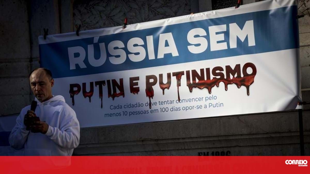 Mais de 100 pessoas pediram hoje em Lisboa uma "Rússia sem Putin"