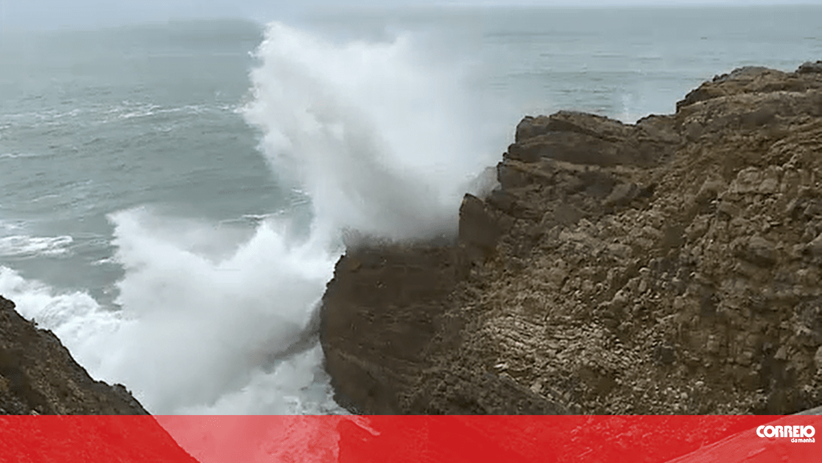 Sete tripulantes resgatados após colisão de duas embarcações na Marinha Grande