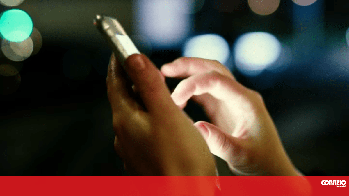 Hospedeira portuguesa burlada em 50 mil euros ao telefone no Dubai