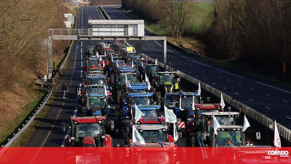 Governo francês promete aos agricultores novas medidas em 48 horas e renegociação europeia