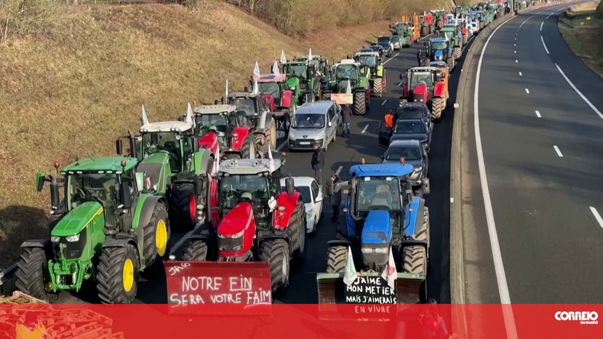 Agricultores franceses em protesto querem bloquear estradas de acesso a Paris