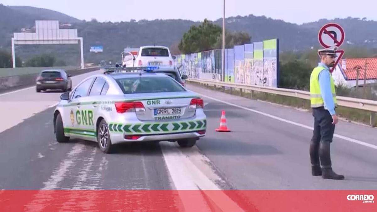 Três feridos em colisão entre um veículo pesado, uma ambulância e dois carros em Loulé