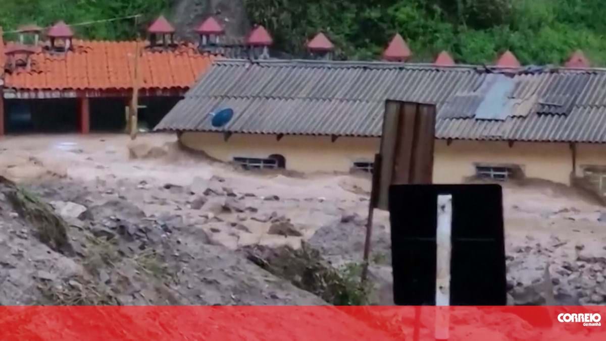 Chuvas torrenciais e deslizamento de terras deixam rasto de destruição no Peru