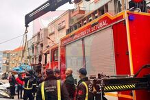 Bombeiros retiram homem com 180 quilos de casa em Setúbal