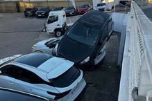 Carro despista-se para stand em Portimão