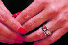 Cristina Ferreira com aliança na mão esquerda