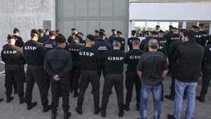 Reunião com ministra da Justiça leva guardas prisionais a desconvocar greve