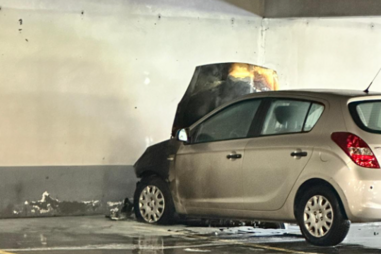 Carro arde no estacionamento do MaiaShopping