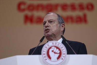 Carlos César vai propor eleições imediatas para secretário-geral do PS