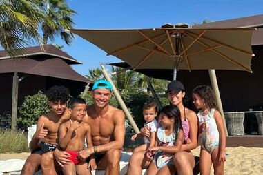 Cristiano Ronaldo, Cristianinho, os gémeos Mateo e Eva, Alana Martina, Bella Esmeralda e Georgina Rodríguez