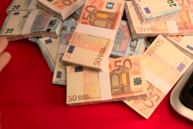 Homem recupera mochila com 47 mil euros em Cascais