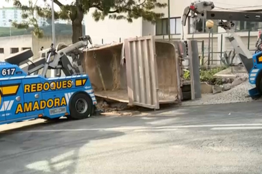 Despiste fere camionista em Odivelas
