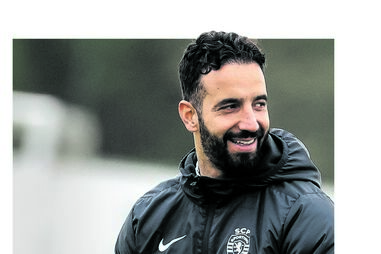 Treinador do Sporting, de 38 anos, tem no futebol inglês uma das suas paixões 